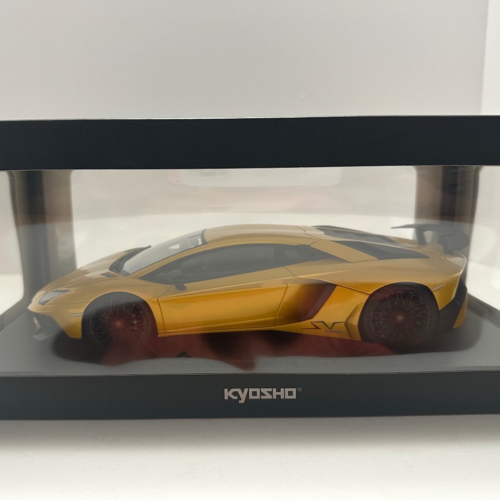 KYOSHO -1:18 LAMBORGHINI - AVENTADOR LP750-4SV SUPERVELOCE 2015